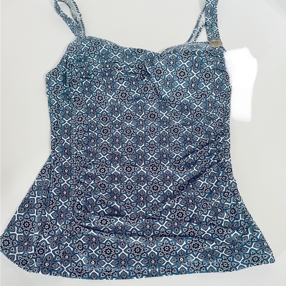 Ladies Nip Tuck Multi Fit Tankini Top Size 6 NWT - Picture 1 of 5